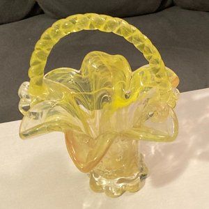 VTG Yellow/White Swirled Art Glass Bride's Basket/Vase w/Handle-7" H & 5.5"W-EUC